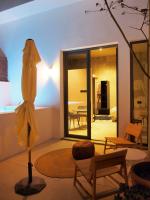 Posedenie v ubytovaní SUITES 9 MALAGA, three unique suites with private plunge pool