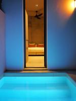 Bazén v ubytovaní SUITES 9 MALAGA, three unique suites with private plunge pool alebo v jeho blízkosti