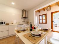 Kuchyňa alebo kuchynka v ubytovaní Holiday Home Can Monjo by Interhome