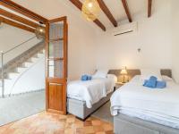 Posteľ alebo postele v izbe v ubytovaní Holiday Home Can Monjo by Interhome