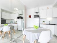 Kuchyňa alebo kuchynka v ubytovaní Apartment Port Ducal-3 by Interhome