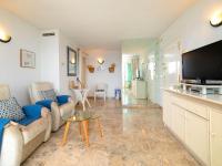 Televízia a/alebo spoločenská miestnosť v ubytovaní Apartment Orellana-5 by Interhome