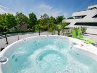 Bazén v ubytovaní Apartment Kenese by Interhome alebo v jeho blízkosti