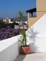 Balkón alebo terasa v ubytovaní SUITES 9 MALAGA, three unique suites with private plunge pool