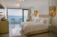 Posteľ alebo postele v izbe v ubytovaní Gallery Luxury Suites & Rooms-Only Adults