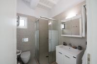 Kúpeľňa v ubytovaní Nireas Apartments Mykonos Downtown