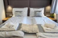 Posteľ alebo postele v izbe v ubytovaní Minaret Residence & Relax Pécs
