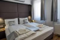 Posteľ alebo postele v izbe v ubytovaní Minaret Residence & Relax Pécs