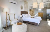 Posteľ alebo postele v izbe v ubytovaní Gallery Luxury Suites & Rooms-Only Adults
