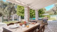 Vonkajšia záhrada v ubytovaní Villa Sun Solé