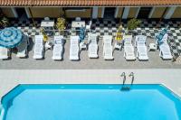 Bazén v ubytování Rose Club Apartments nebo v jeho okolí