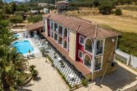 Bazén v ubytování Rose Club Apartments nebo v jeho okolí