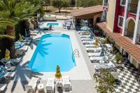 Bazén v ubytování Rose Club Apartments nebo v jeho okolí