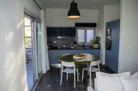 A kitchen or kitchenette at Istron Avra