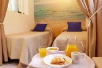 Půdorys ubytování Studio with access to the garden. Open pool. Beach very close. Wifi & Netflix FREE