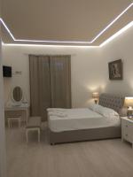 Postel nebo postele na pokoji v ubytování NAFPAKTOS Beach luxury Suites
