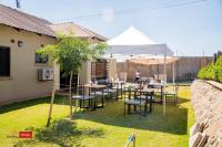 Douglas Lodge & Apartmentsにある庭