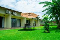 Douglas Lodge & Apartmentsにある庭