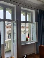 Balkón alebo terasa v ubytovaní Prestige Aparthotel Piotrkowska 82 - wyjątkowy widok na deptak
