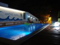 Bazén v ubytovaní Apartments Mistral alebo v jeho blízkosti