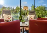 A seating area at Johannesbad Hotel Palace - Kinder bis 11 kostenfrei