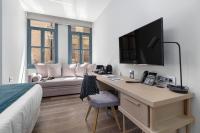 TV a/nebo společenská místnost v ubytování Hellenic Vibes Smart Hotel