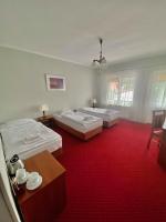 Łóżko lub łóżka w pokoju w obiekcie Hotel Mazury