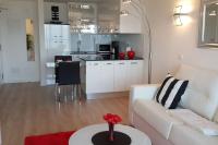 Kuchyň nebo kuchyňský kout v ubytování Modern apartment with stunning sea view
