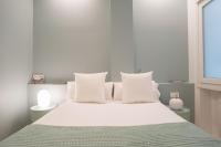 Postel nebo postele na pokoji v ubytování Paris La Concha - IB Apartments