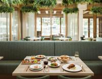 Jídlo v hotelu nebo okolí