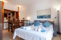 Postel nebo postele na pokoji v ubytování Jardines del Mar Apartments
