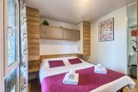 Postel nebo postele na pokoji v ubytování TOTAL ESCAPE Mobile Home NERA Camp Porton Biondi