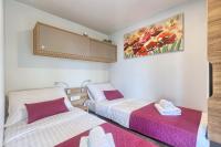 Postel nebo postele na pokoji v ubytování TOTAL ESCAPE Mobile Home NERA Camp Porton Biondi