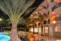 Bazén v ubytování Cinar Family Suite Hotel Side nebo v jeho okolí