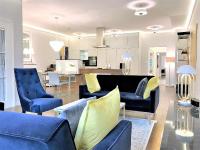 Kuchyňa alebo kuchynka v ubytovaní MONDRIAN Luxury Suites & Apartments Market Square I