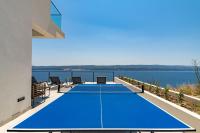 Stolní tenis v ubytování Seaview Villa Marila with a private pool with hydromassage, 3 en suite bedrooms, 1km from beach nebo okolí