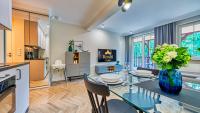 Kuchyňa alebo kuchynka v ubytovaní Apartamenty Centrum - Wyszyńskiego 9 by Royal Aparts