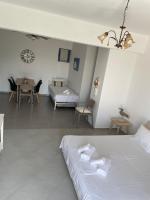 Postel nebo postele na pokoji v ubytování Isidoros Apartments