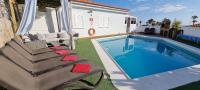 Bazén v ubytování Lovely 4-Bed Villa with ocean views in Sueno Azul nebo v jeho okolí