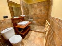 Kúpeľňa v ubytovaní Villa Magnolia (Vidreres) - Ideal para vacaciones en familia