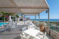 O vedere generală la mare sau o vedere la mare
luată din acest aparthotel