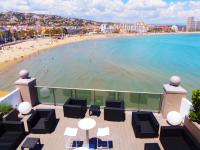 desde el balcón de un hotel con vistas a la playa en Hotel Boutique La Mar - Adults Only, en Peñíscola