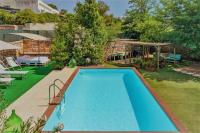 The swimming pool at or close to Villa Lina