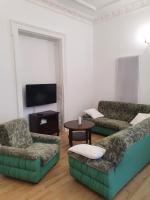 Televízia a/alebo spoločenská miestnosť v ubytovaní Prestige Aparthotel Piotrkowska 82 - wyjątkowy widok na deptak