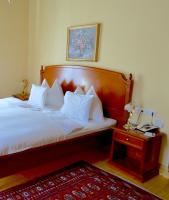 A bed or beds in a room at Hotel See-Villa