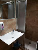 A bathroom at Hotel Complutense
