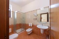 A bathroom at Leone de Castris Wine Hotel
