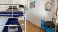 YHA Coolangatta Gold Coastにある二段ベッド
