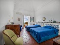 A bed or beds in a room at Casa Lauro - De Vivo Realty Positano