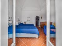 A bed or beds in a room at Casa Lauro - De Vivo Realty Positano